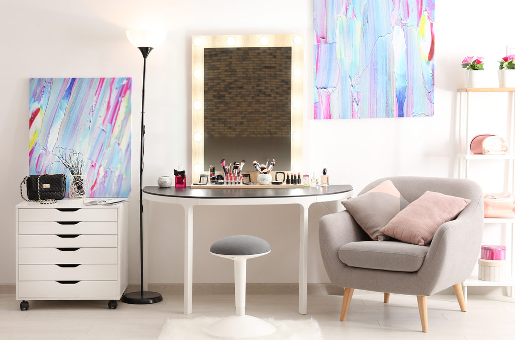 5 Fabulous Ways to Vamp Up Your Vanity